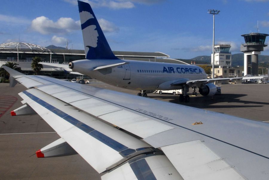 Maschine der Air Corsica am Flughafen Bastia Poretta